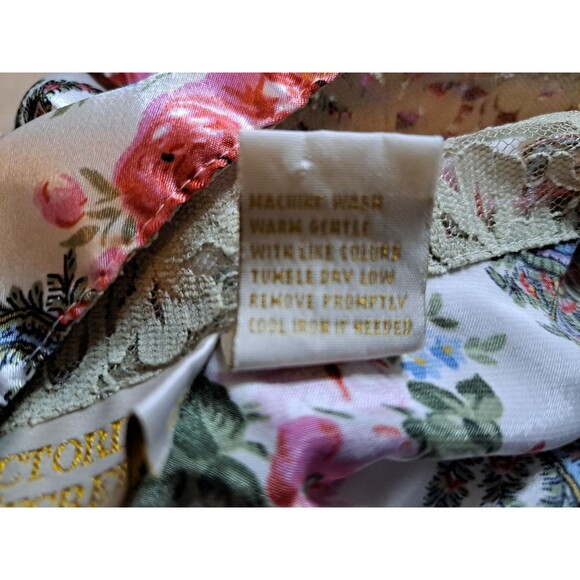 Vintage Victoria’s Secret Womens Size P Gold Label Pajama Top Silky Satin Floral - Picture 3 of 12